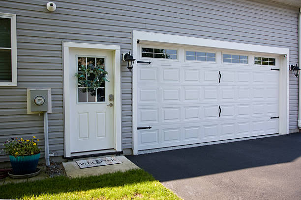 24/7 Emergency Garage Door Panel Replacement experts in Central City, IL